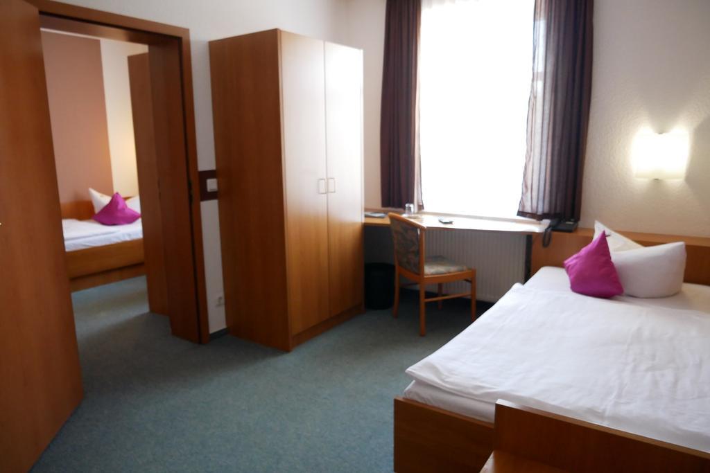 Hotel Garni Brauhof ニーダーヴィーザ エクステリア 写真